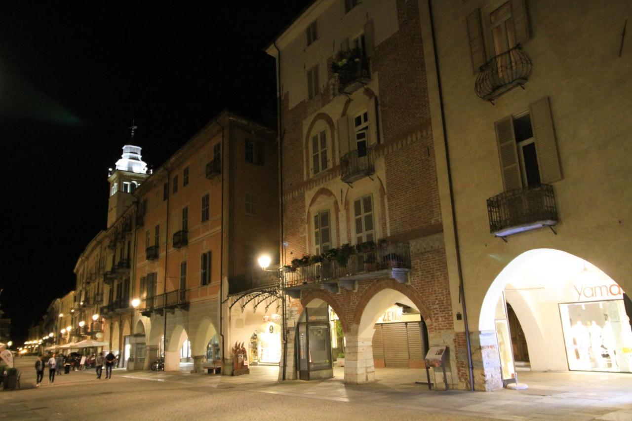 Appartamento Con Terrazza Nel Centro Storico. Cuneo Zewnętrze zdjęcie